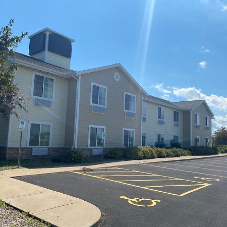 Americinn By Wyndham Oshkosh Exterior photo