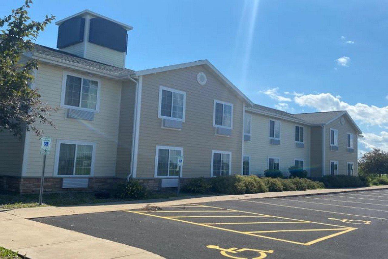 Americinn By Wyndham Oshkosh Exterior photo